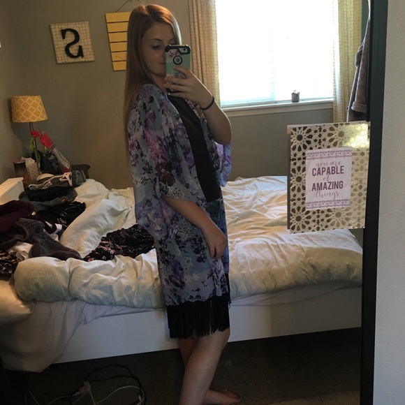 Sheer purple floral kimono-like cardigan - Picture 2 of 3